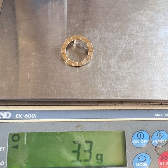 VTG Gold Tone Classic Textured Circle Pin Brooch Size 1" Diameter - Picture 6 of 7